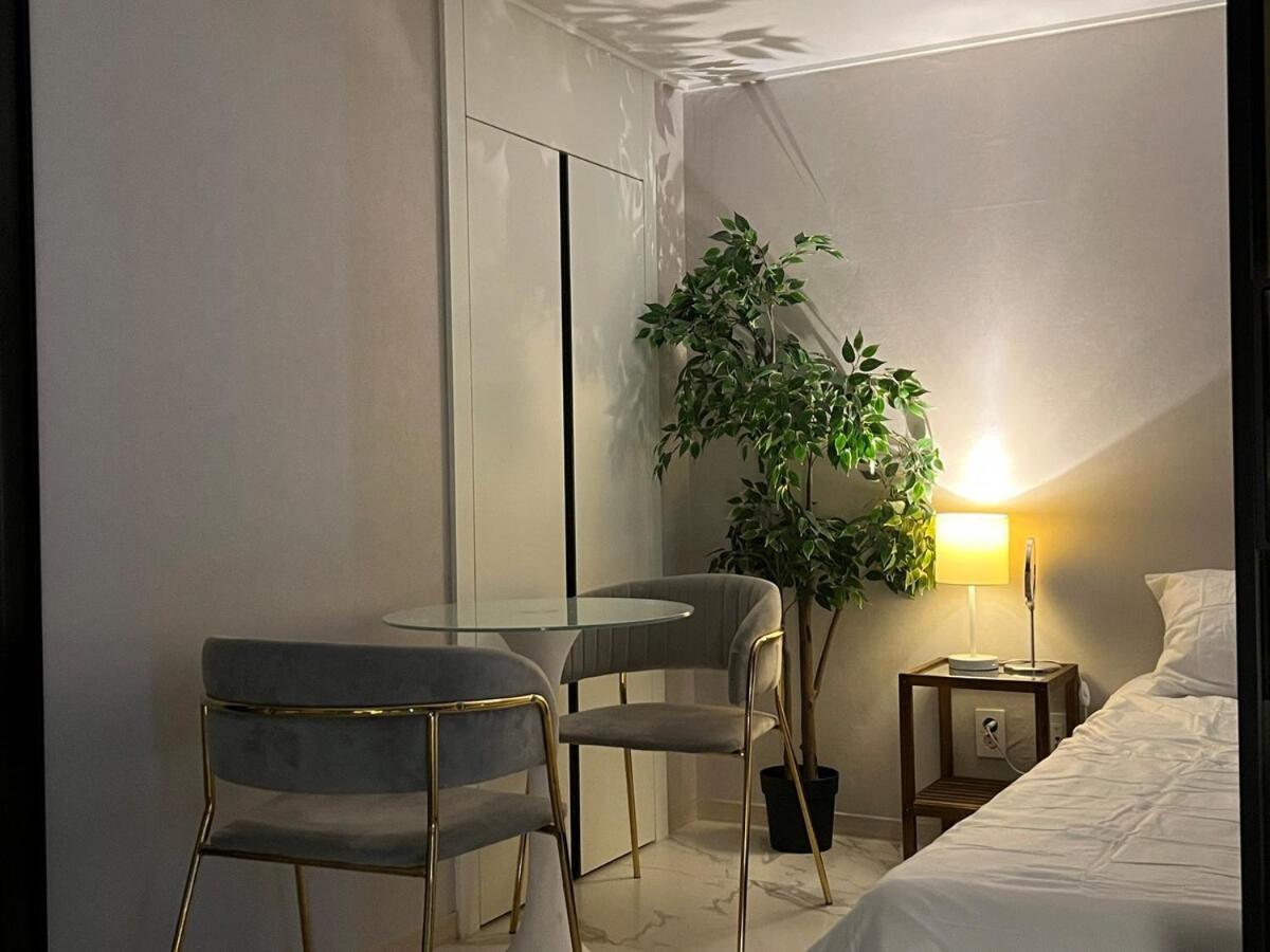 Cozy Loft 4 Minutes Away From Myeongdong Apartamento Seul