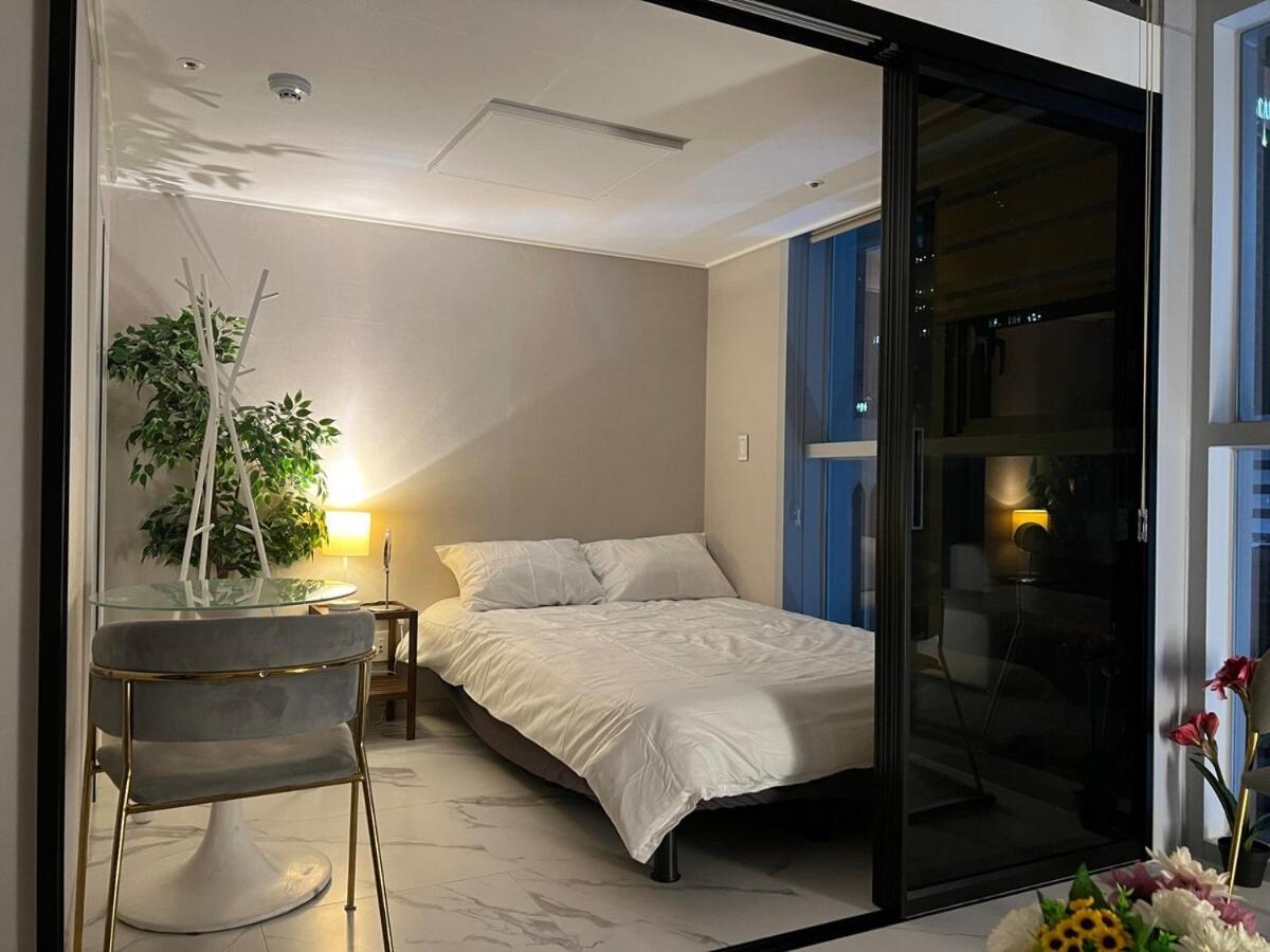 Cozy Loft 4 Minutes Away From Myeongdong Apartamento