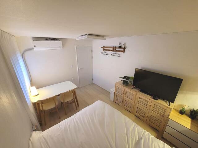 Hanok House Station Apartment
