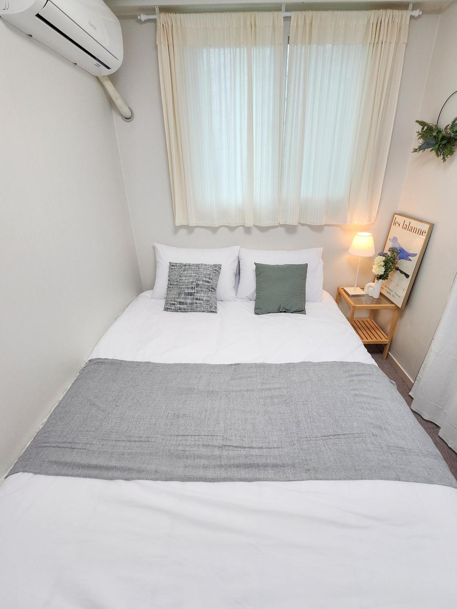 Sun , Hongdae Apartment *
