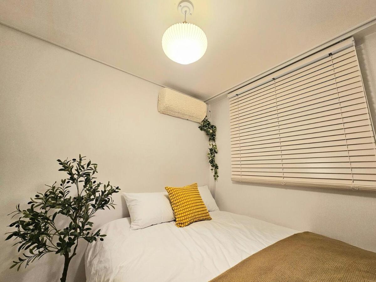 Hongdae 5 Minutes, Sangsu Station 2 Minutes, Maximum 6 People, 3 Queen Beds, Free Luggage Storage Apartment Seoul