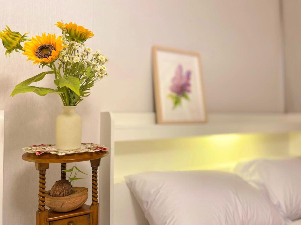 Hongdae 5 Minutes, Sangsu Station 2 Minutes, Maximum 6 People, 3 Queen Beds, Free Luggage Storage Apartment