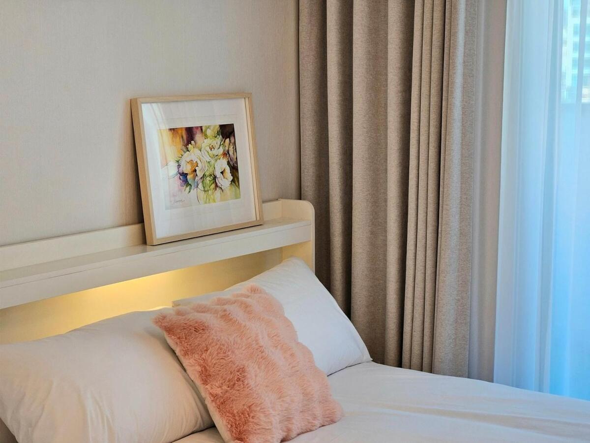 Hongdae 5 Minutes, Sangsu Station 2 Minutes, Maximum 6 People, 3 Queen Beds, Free Luggage Storage