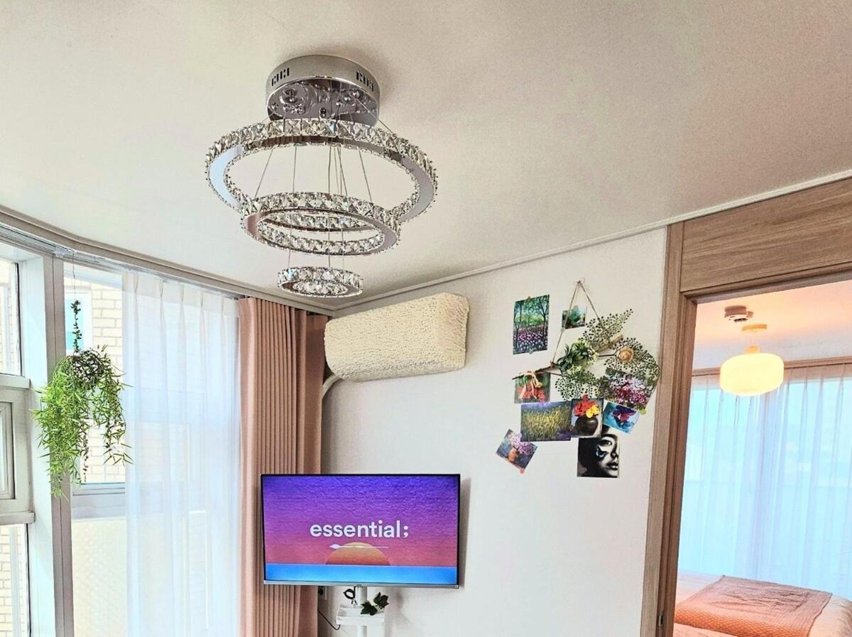 Apartment Hongdae 5 Minutes, Sangsu Station 2 Minutes, Maximum 6 People, 3 Queen Beds, Free Luggage Storage