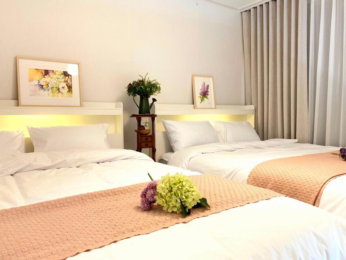 Hongdae 5 Minutes, Sangsu Station 2 Minutes, Maximum 6 People, 3 Queen Beds, Free Luggage Storage Apartment Seoul