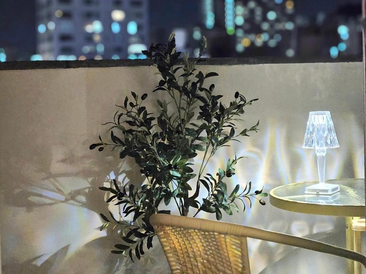 Apartment Hongdae 5 Minutes, Sangsu Station 2 Minutes, Maximum 6 People, 3 Queen Beds, Free Luggage Storage