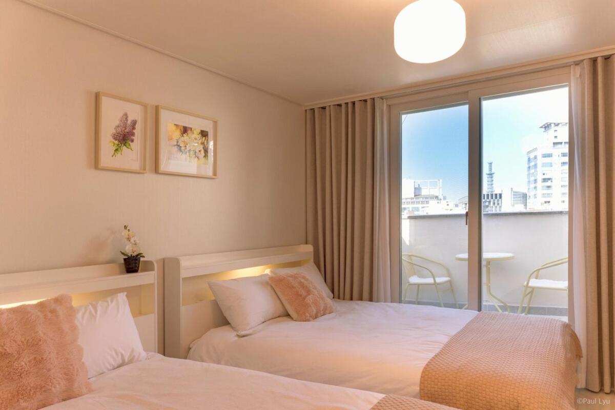 Apartment Hongdae 5 Minutes, Sangsu Station 2 Minutes, Maximum 6 People, 3 Queen Beds, Free Luggage Storage