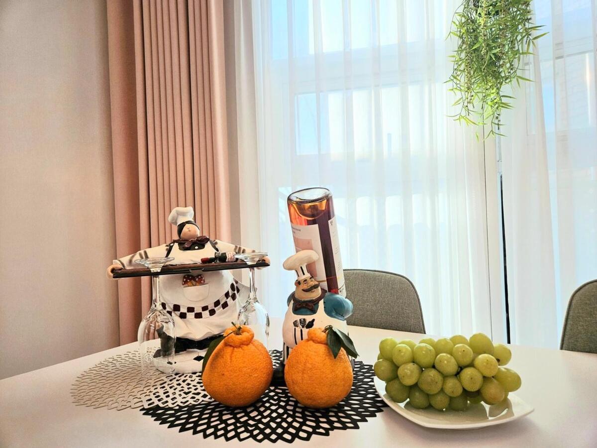 Hongdae 5 Minutes, Sangsu Station 2 Minutes, Maximum 6 People, 3 Queen Beds, Free Luggage Storage Seoul