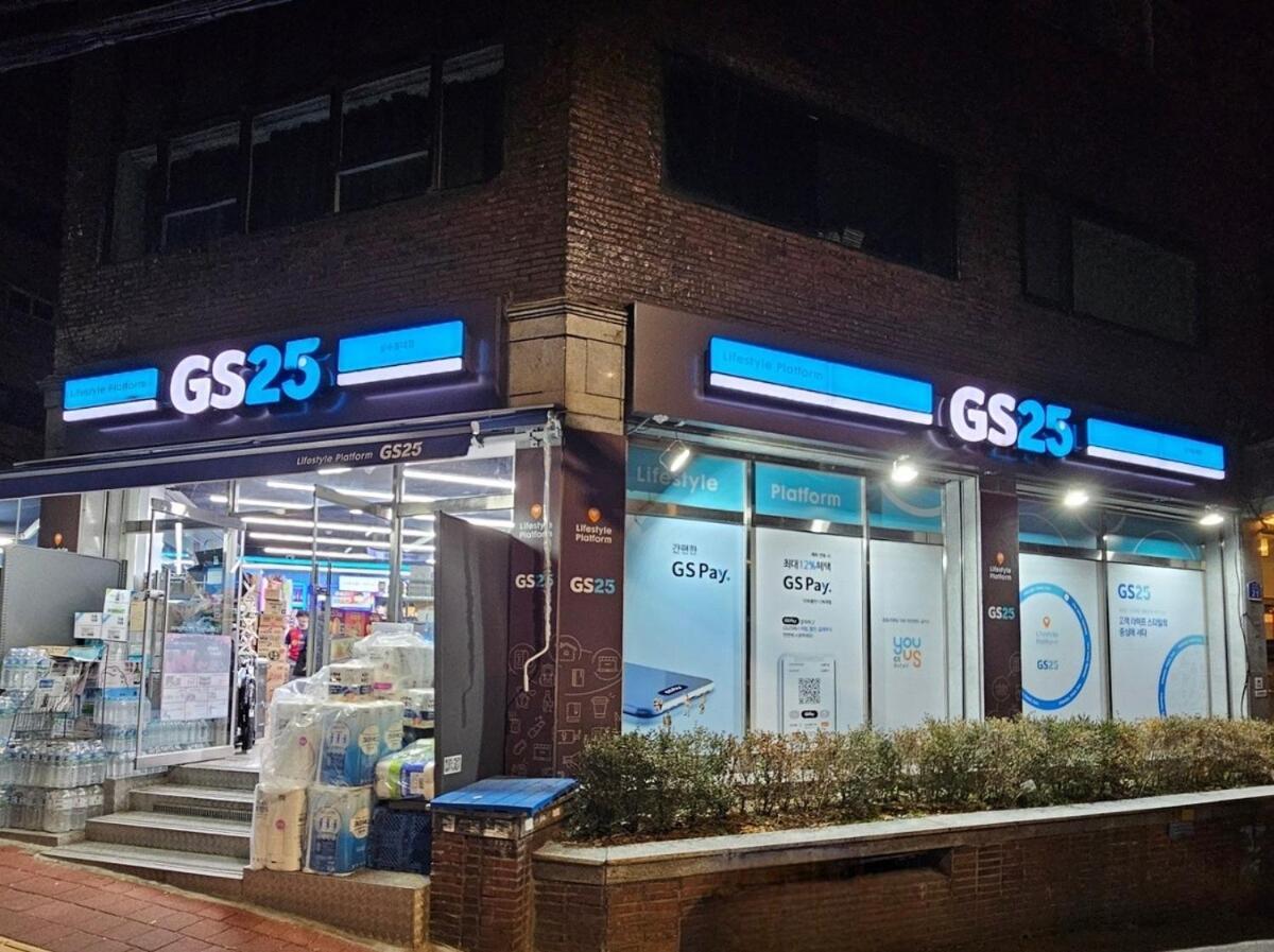 Hongdae 5 Minutes, Sangsu Station 2 Minutes, Maximum 6 People, 3 Queen Beds, Free Luggage Storage