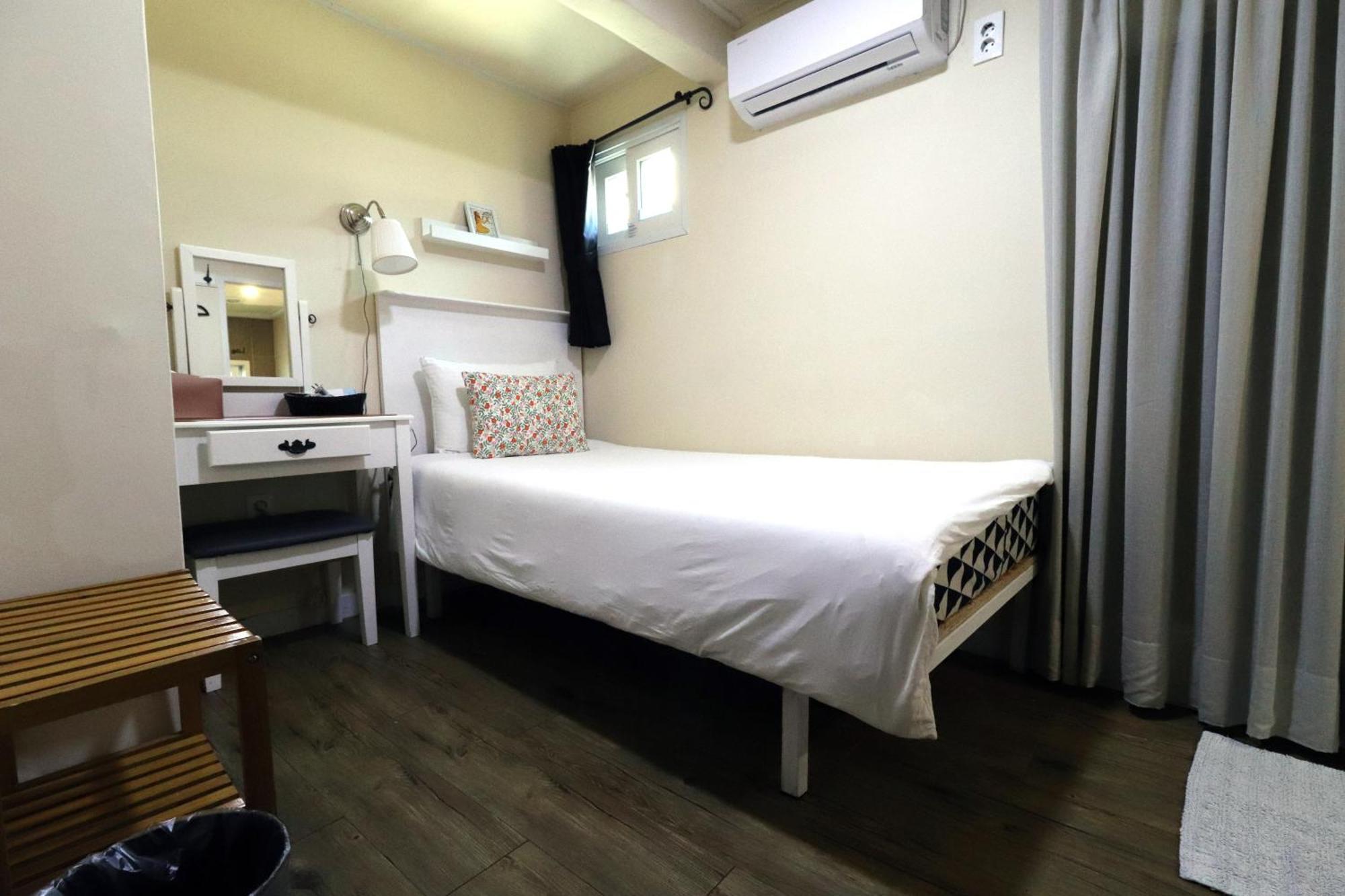Hostel Just4u