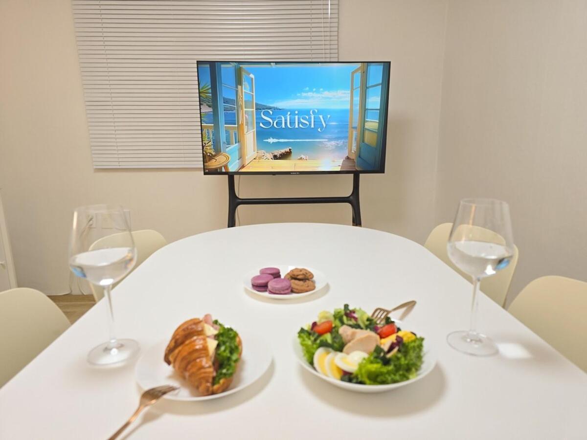 #family Friends Up To 7 People #beamprojector #hongdae, Gangnam, Jamsil 30 Minutes#luggagestorage Service Villa