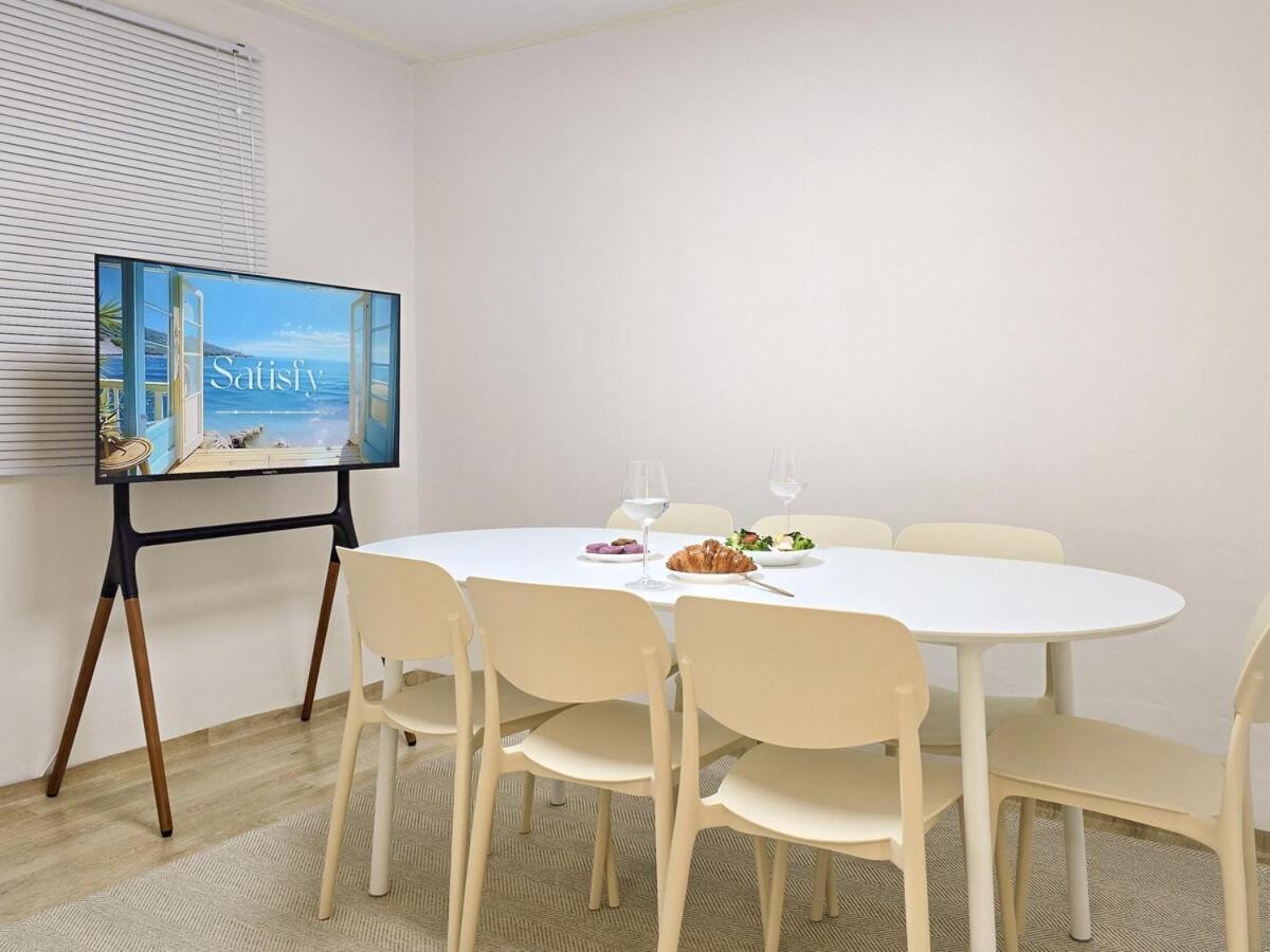 Villa #family Friends Up To 7 People #beamprojector #hongdae, Gangnam, Jamsil 30 Minutes#luggagestorage Service Seoul