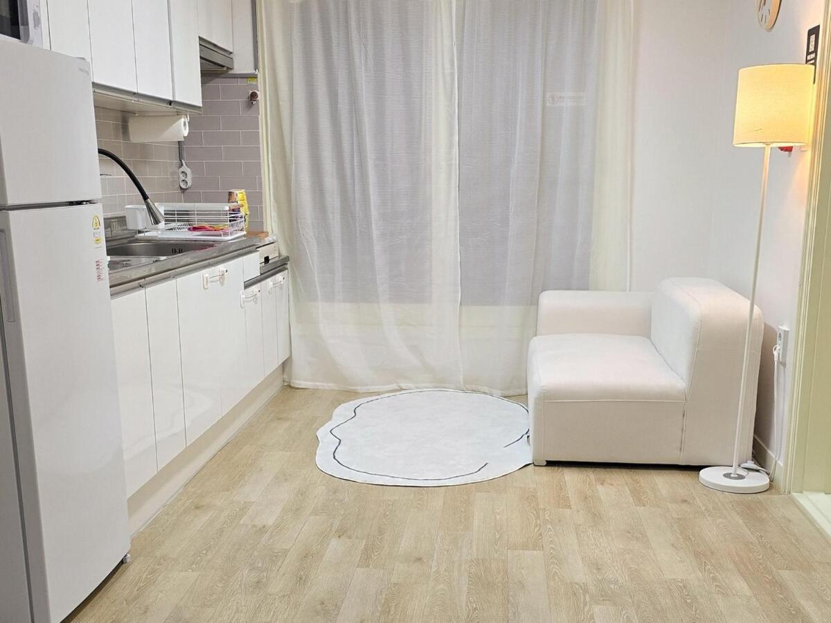 #family Friends Up To 7 People #beamprojector #hongdae, Gangnam, Jamsil 30 Minutes#luggagestorage Service Seoul