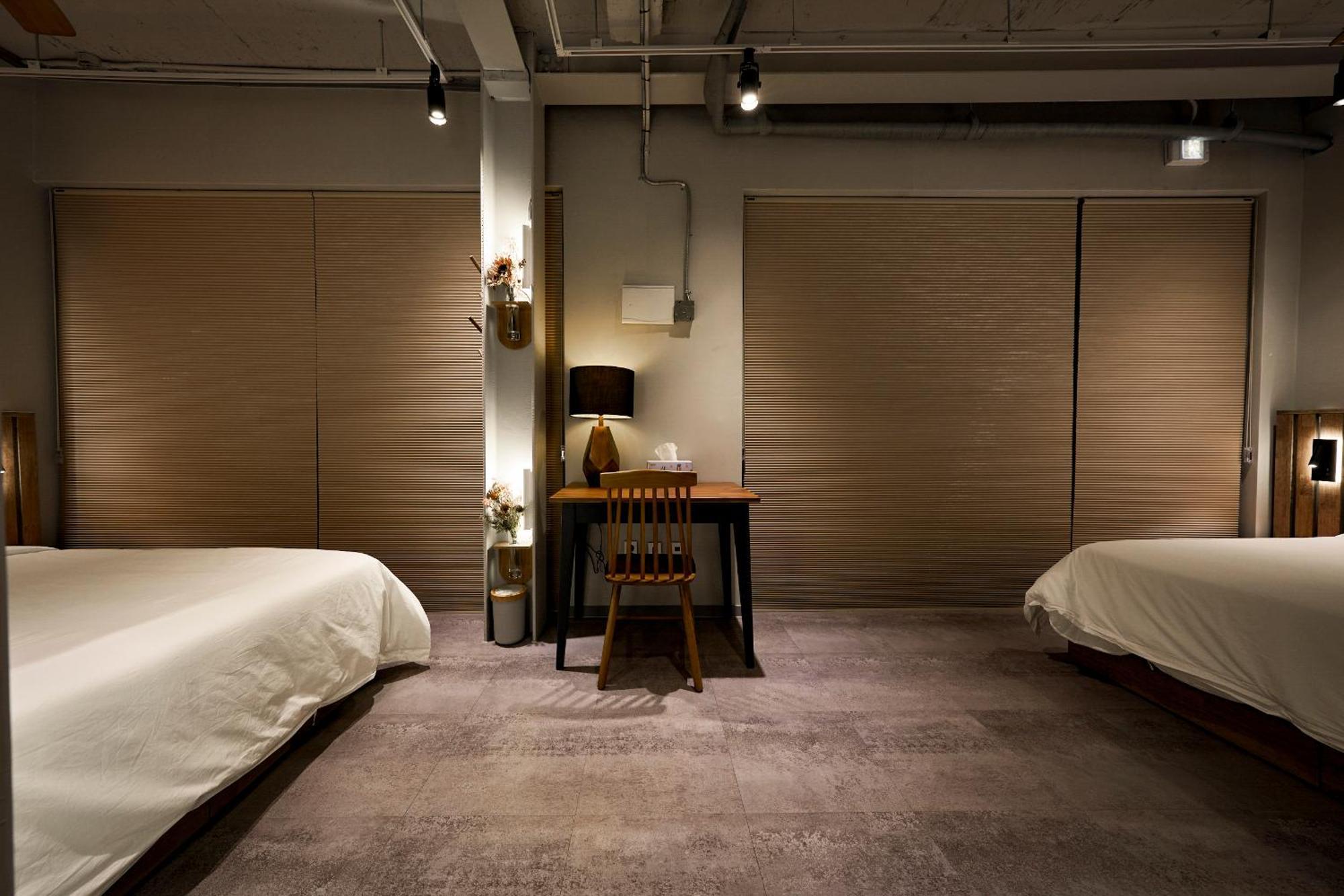 Yt Tailored Service Near Hongik Univ Station *