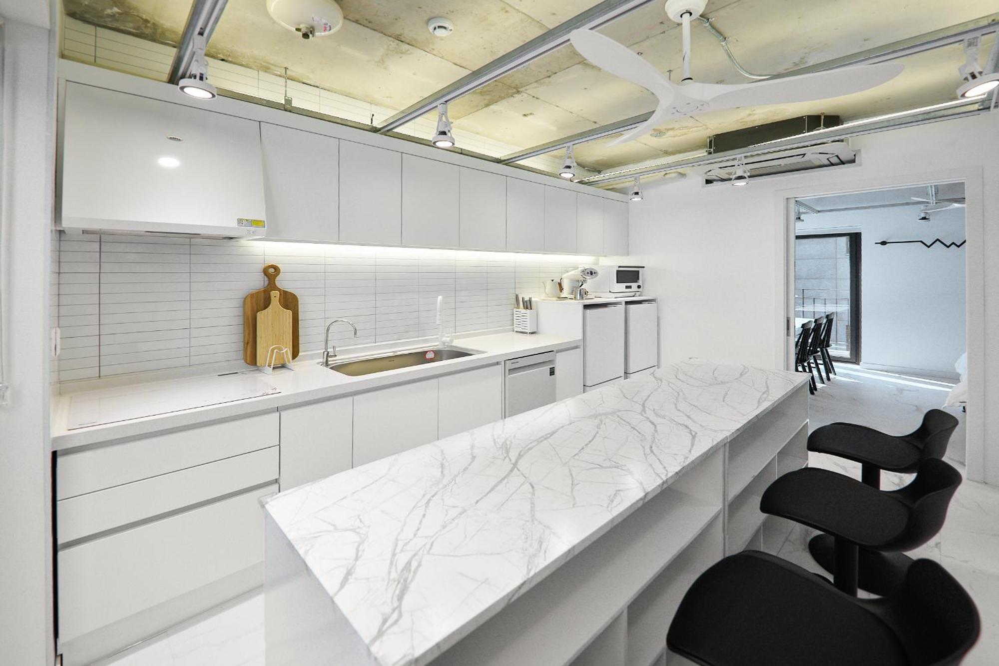 Yt Tailored Service Near Hongik Univ Station Seoul