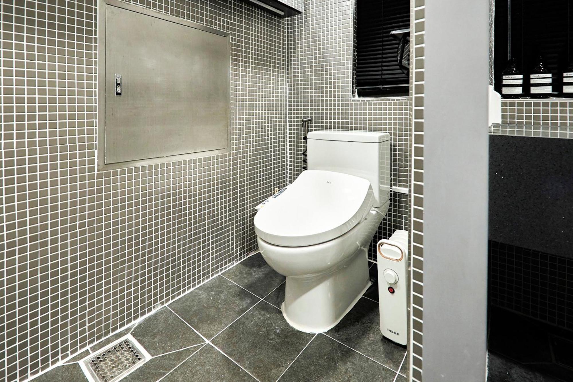 Yt Tailored Service Near Hongik Univ Station *