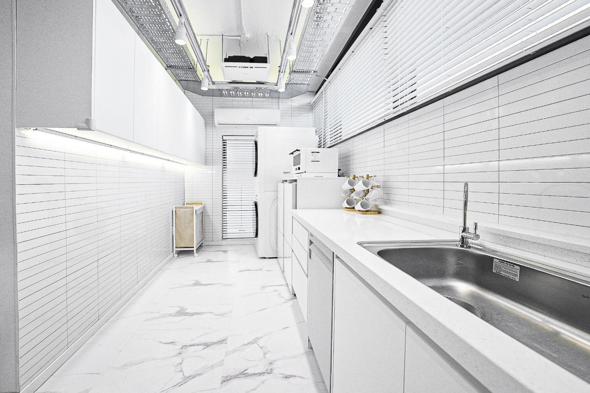 Yt Tailored Service Near Hongik Univ Station Seoul