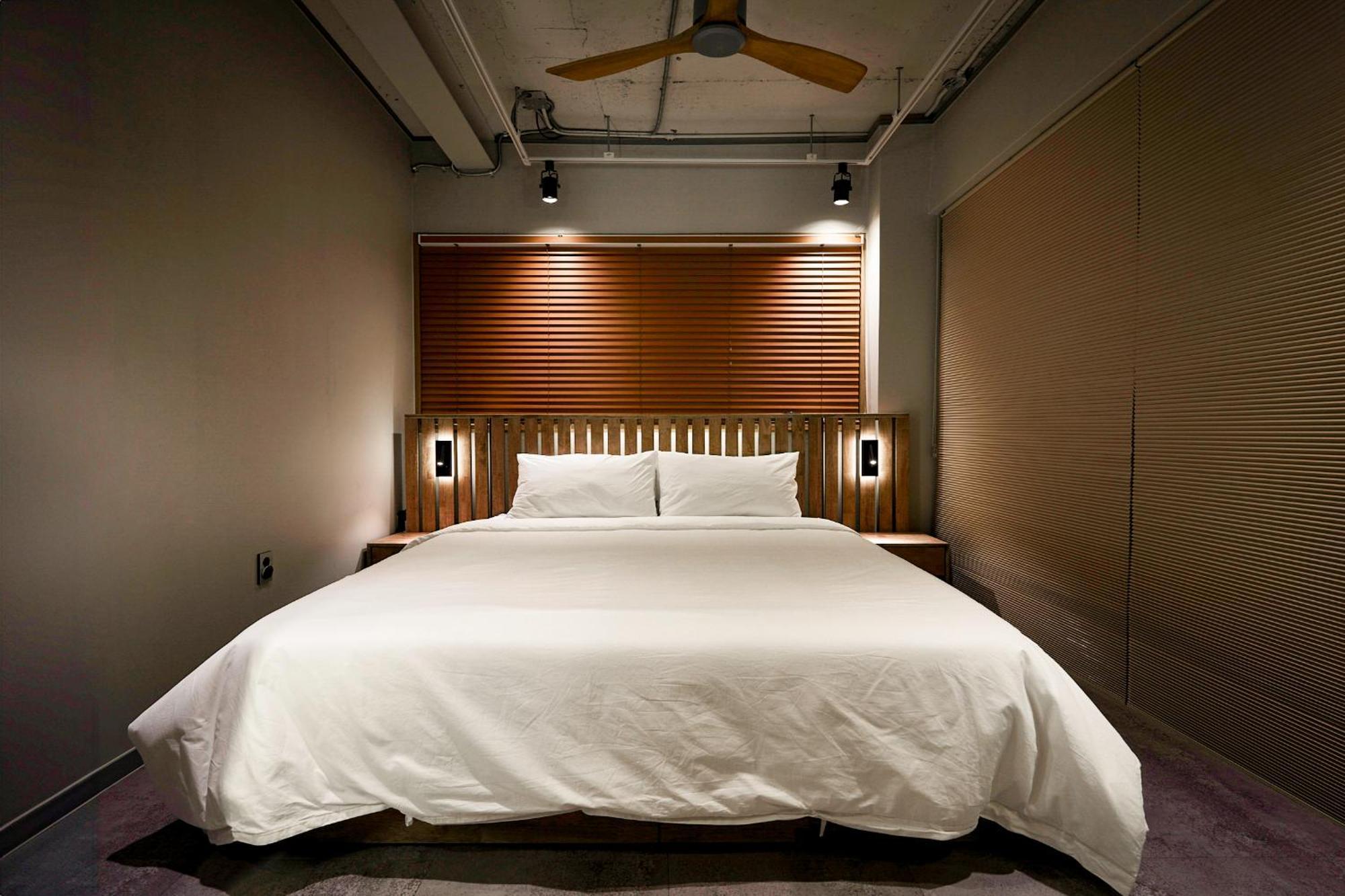 Yt Tailored Service Near Hongik Univ Station Seoul