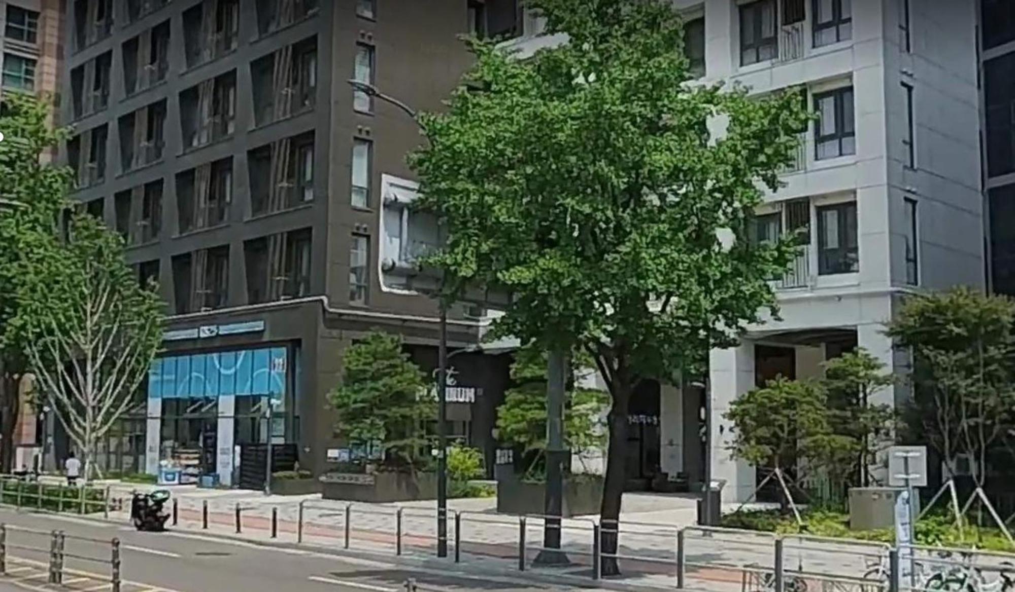 The Platinum Station - Free Parking, Transportation Hub, Station, Chungjeongro Station, Various Hot Places, High-rise View *