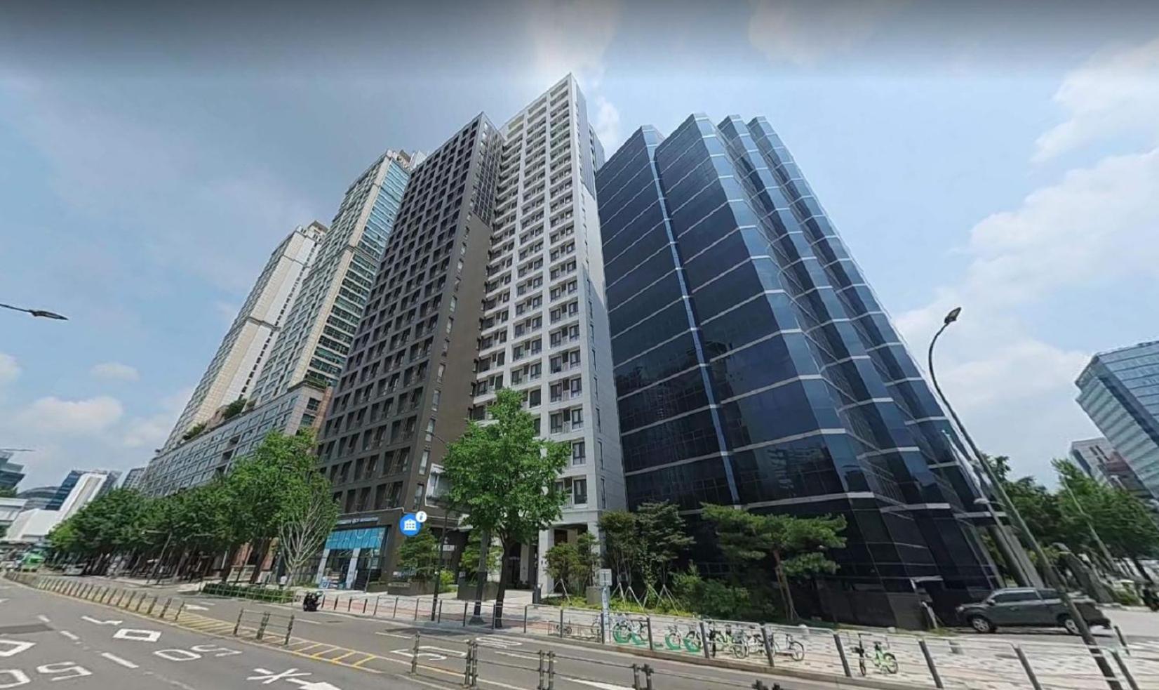The Platinum Station - Free Parking, Transportation Hub, Station, Chungjeongro Station, Various Hot Places, High-rise View *