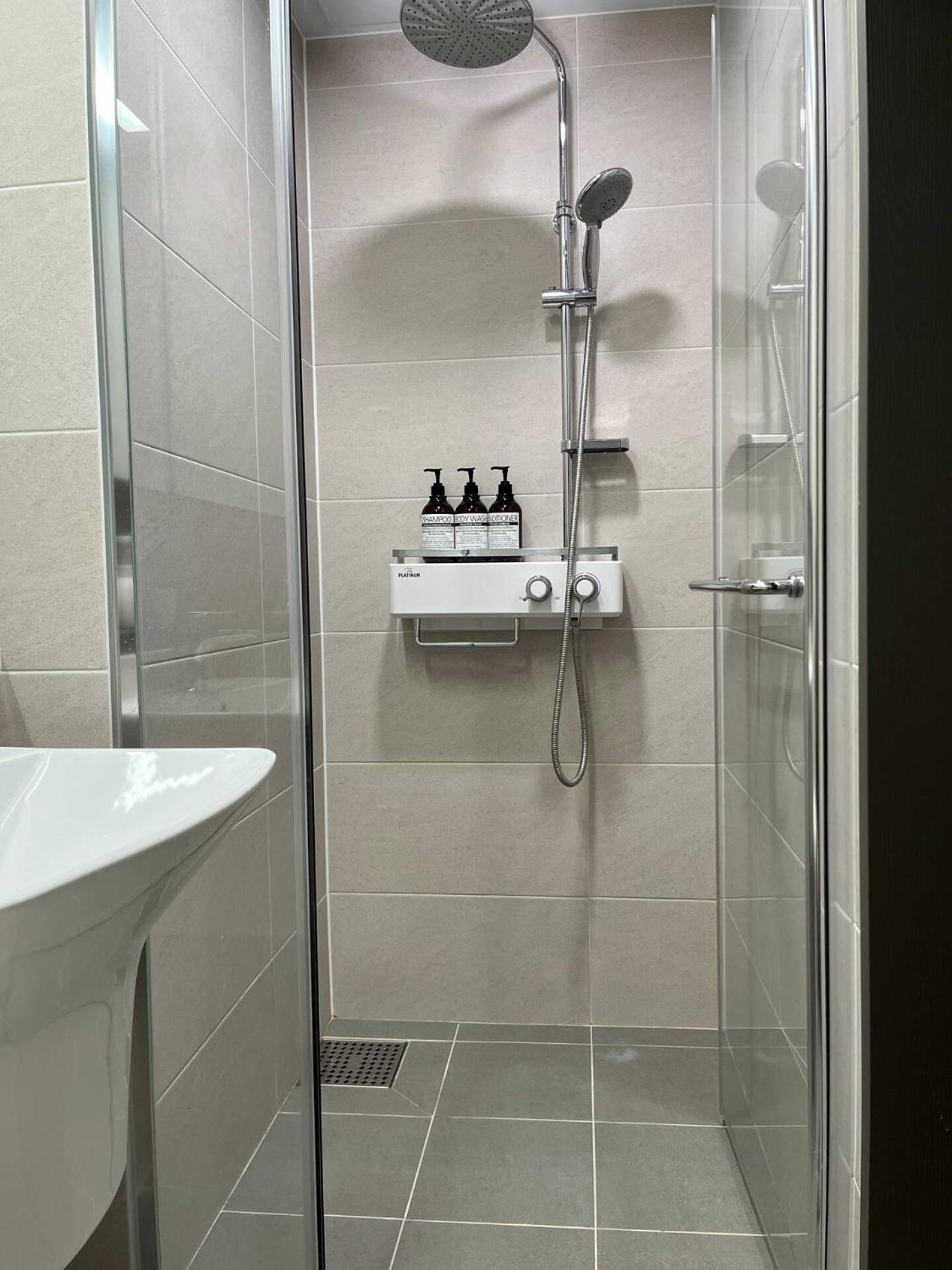 Apartment The Platinum Station - Free Parking, Transportation Hub, Station, Chungjeongro Station, Various Hot Places, High-rise View