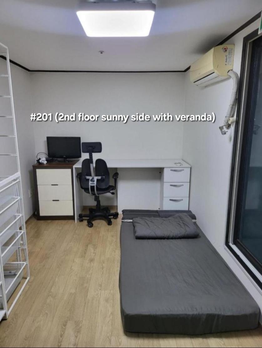 Fully Furnished #bunker, Near Miasageori Subway Station Line 4 Apartment