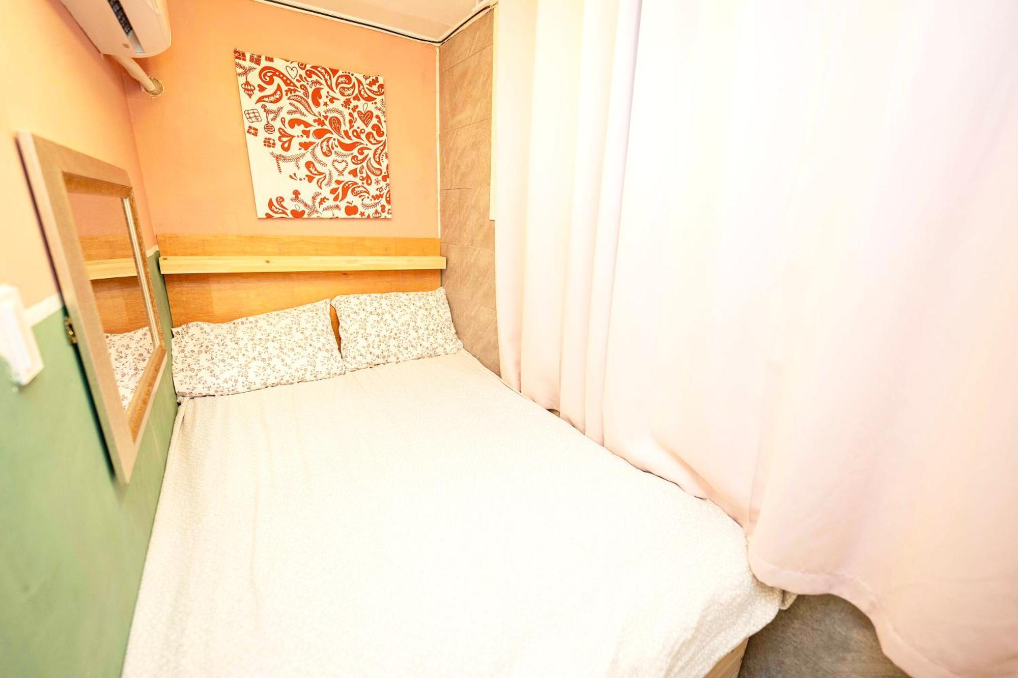 Apartment B-gu & Anne House Hongik Station Seoul