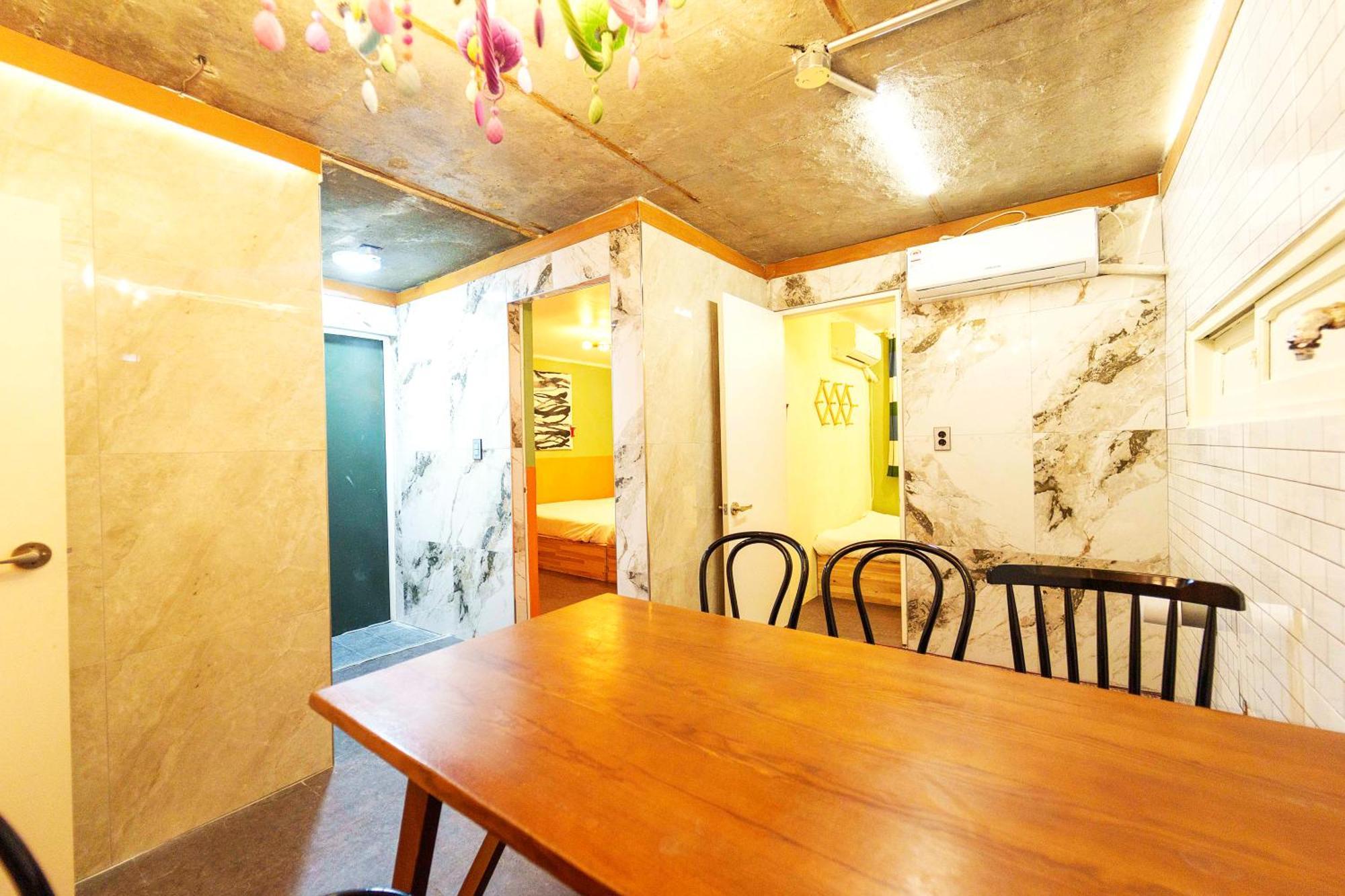 B-gu & Anne House Hongik Station Apartment