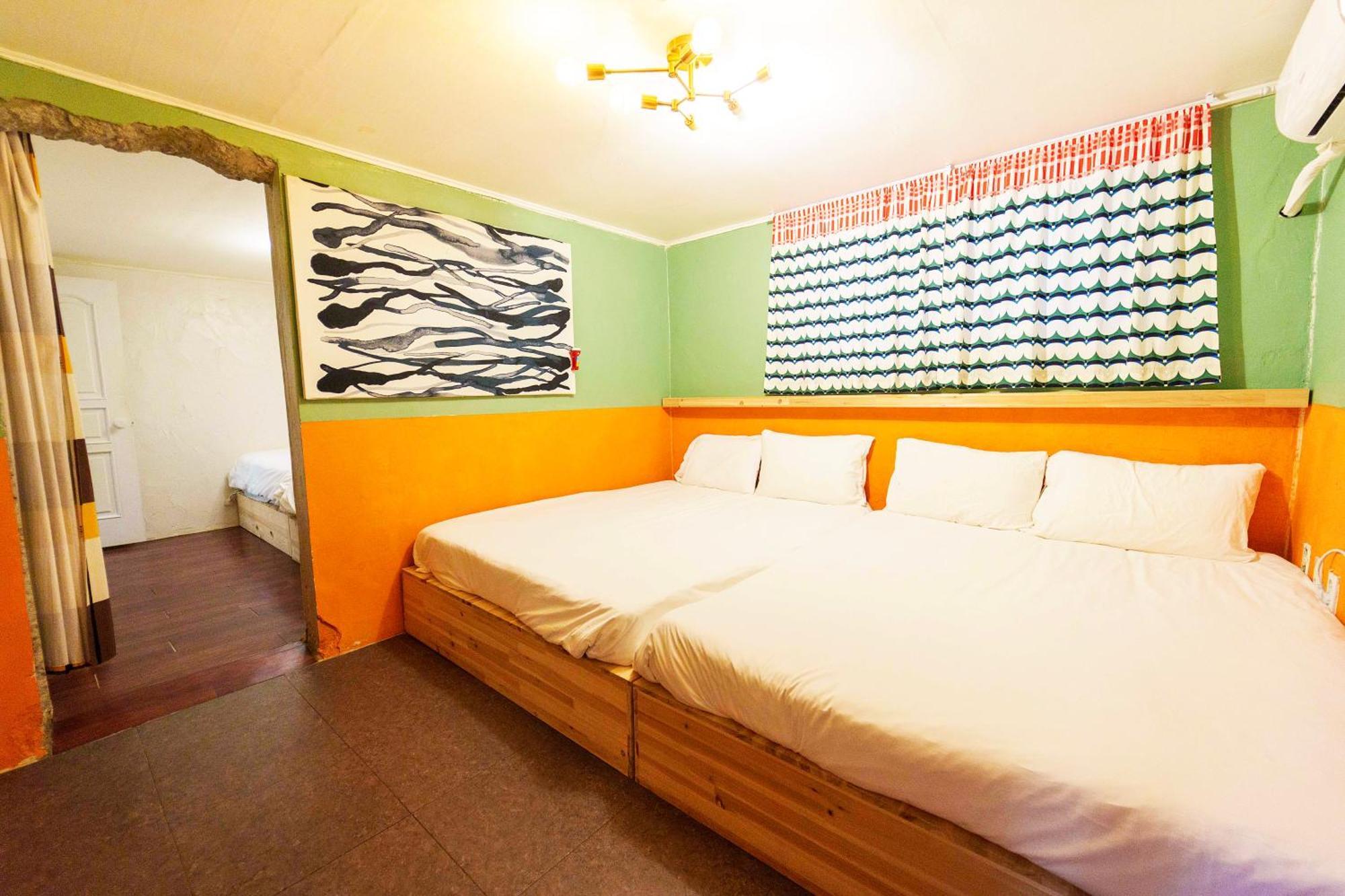 Apartment B-gu & Anne House Hongik Station Seoul