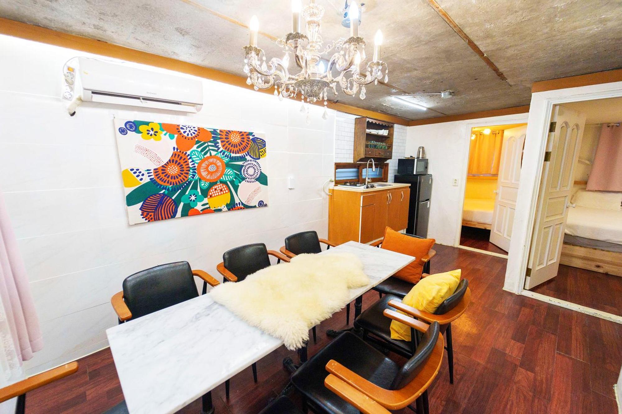 B-gu & Anne House Hongik Station Apartment