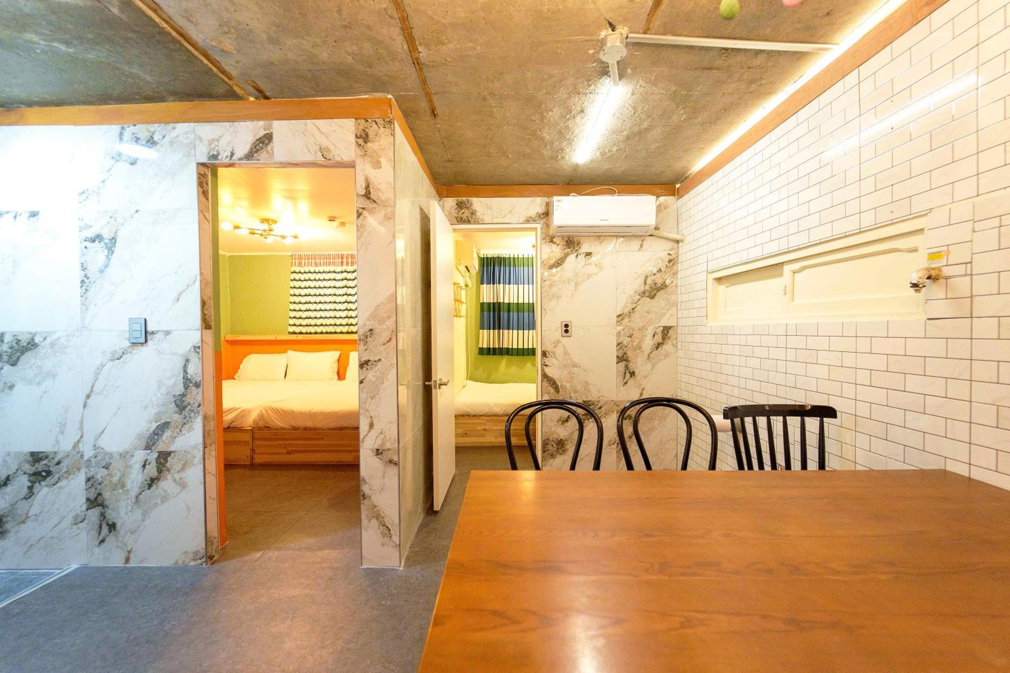 B-gu & Anne House Hongik Station Apartment Seoul