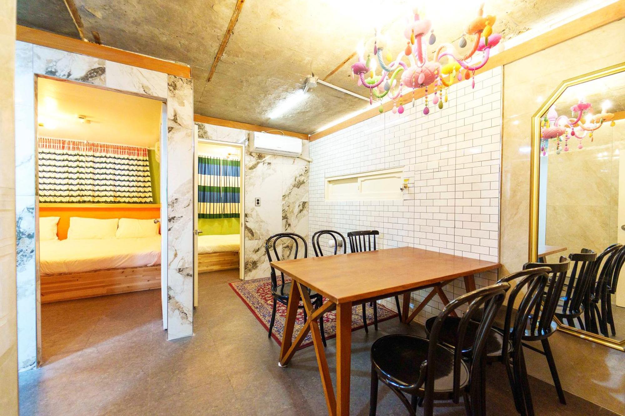 Apartment B-gu & Anne House Hongik Station Seoul