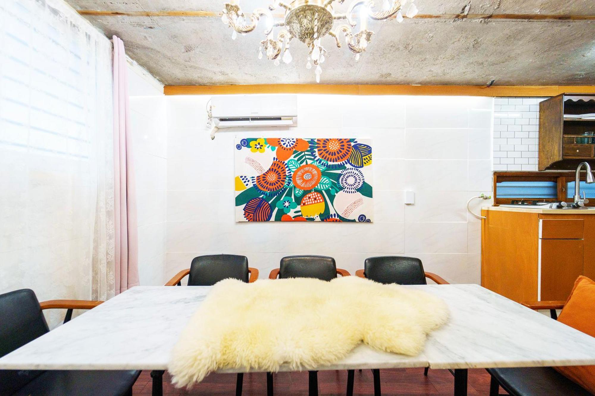 B-gu & Anne House Hongik Station Apartment
