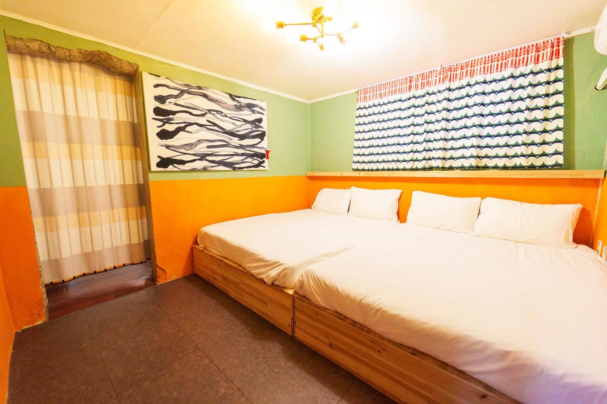 Apartment B-gu & Anne House Hongik Station *