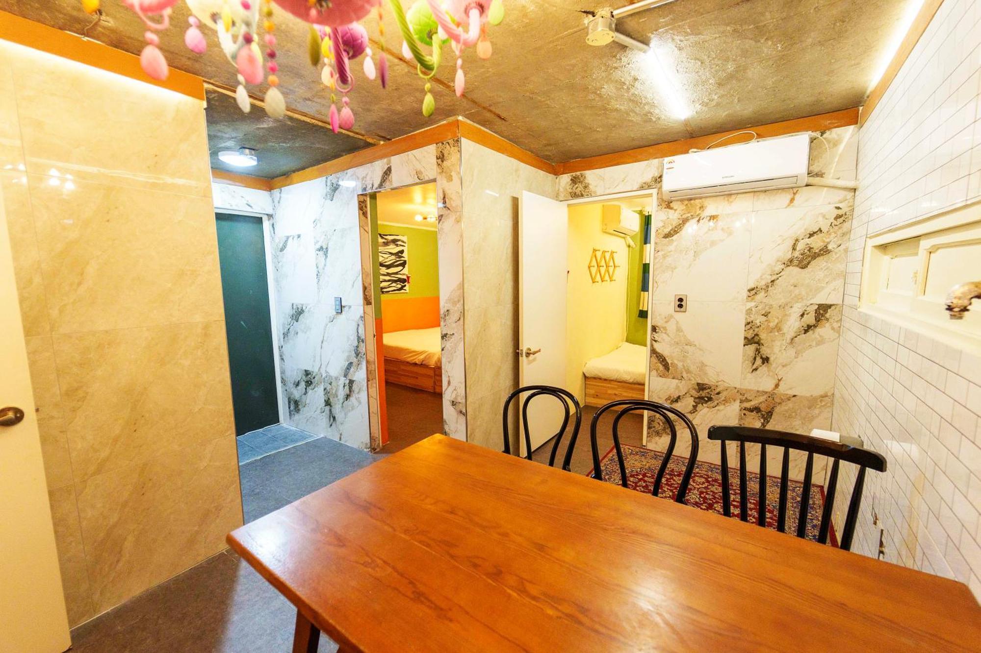 B-gu & Anne House Hongik Station Apartment Seoul