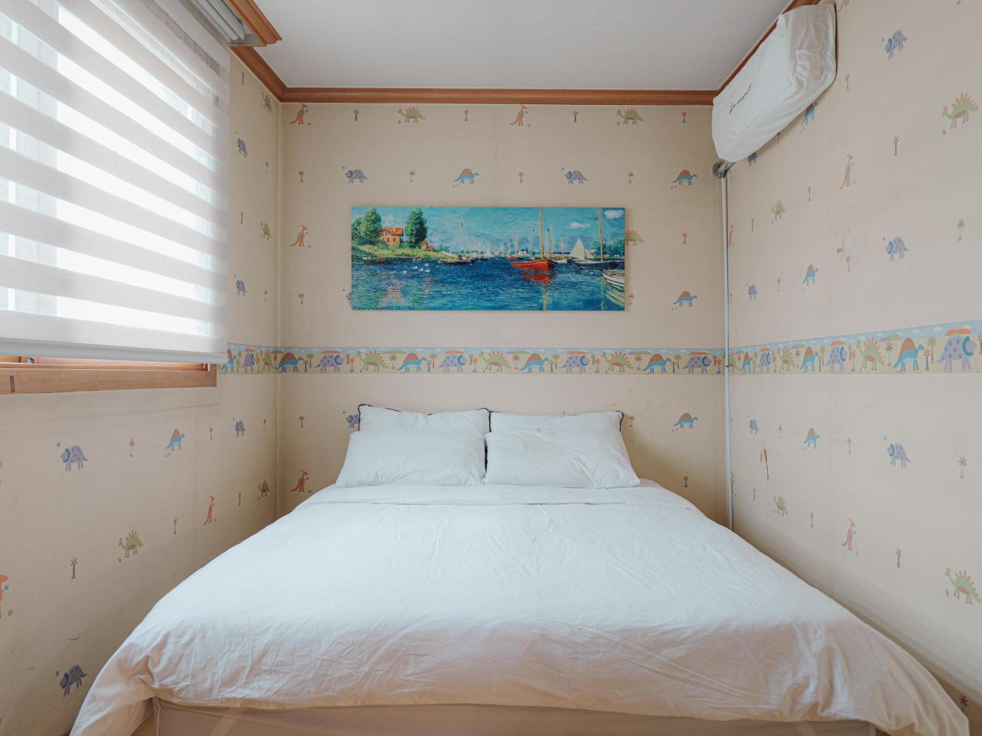 Apartment Comfortable Home 10 Min From Hongik University, 5Min From Gajwa Station With Baby Products, 4 Bedrooms 8 People