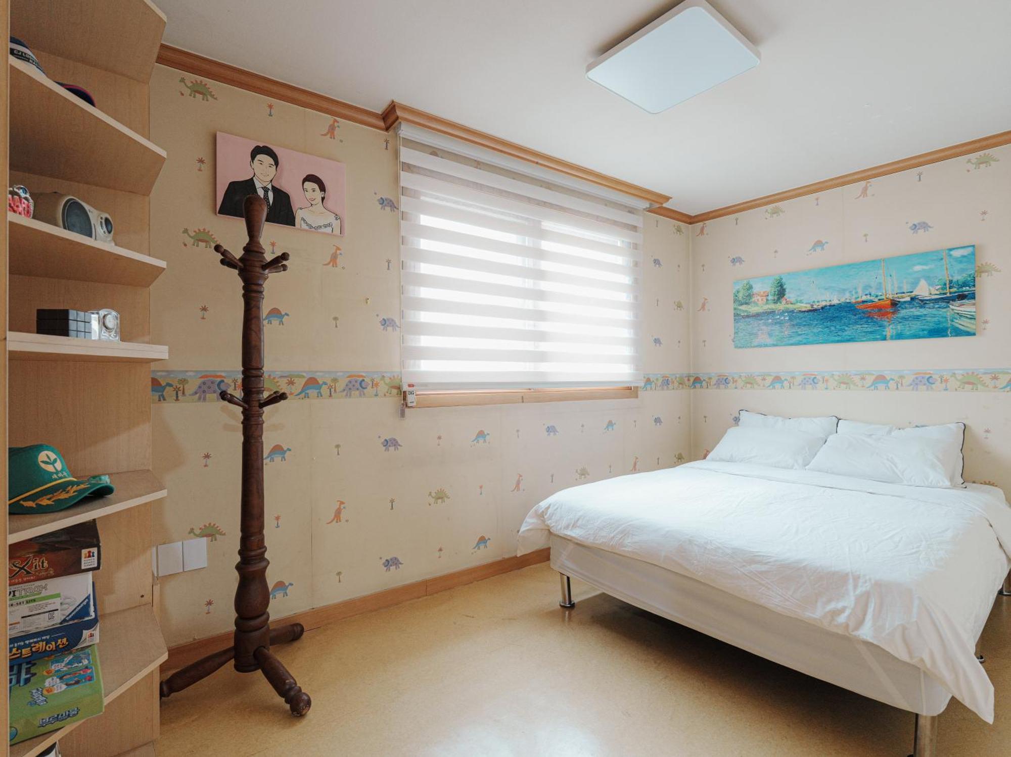 Apartment Comfortable Home 10 Min From Hongik University, 5Min From Gajwa Station With Baby Products, 4 Bedrooms 8 People