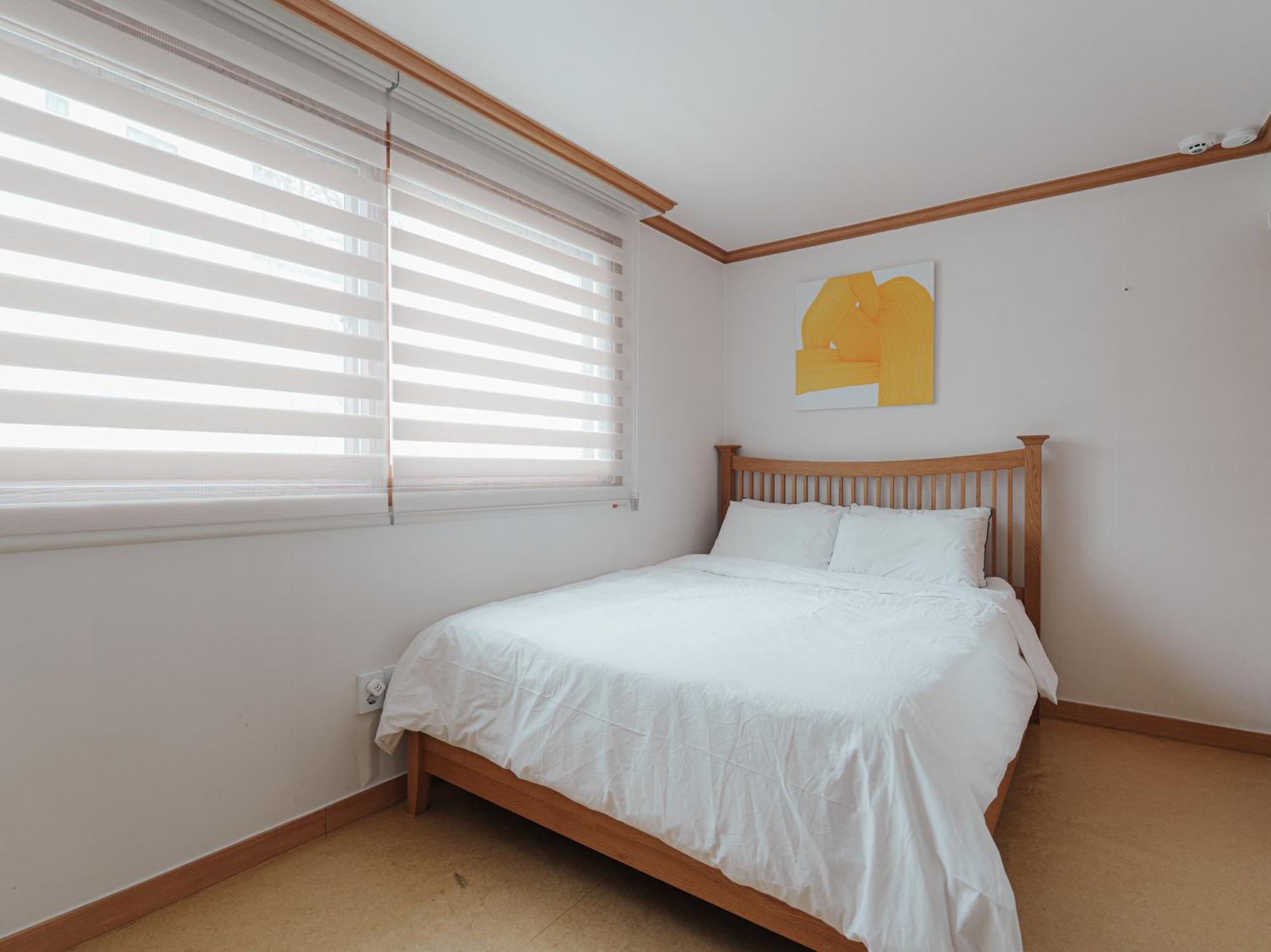 Comfortable Home 10 Min From Hongik University, 5Min From Gajwa Station With Baby Products, 4 Bedrooms 8 People Apartment