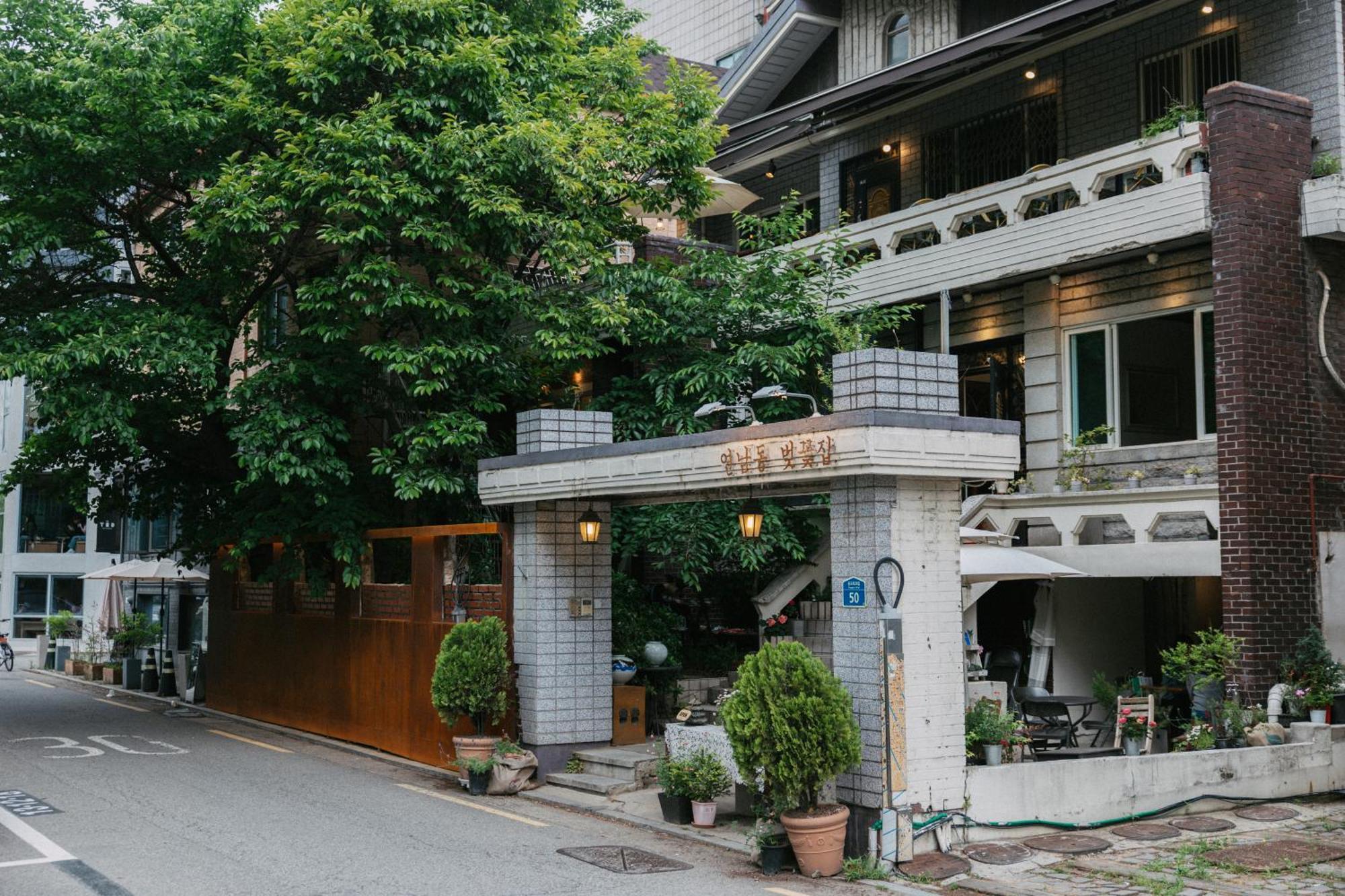 Apartment Comfortable Home 10 Min From Hongik University, 5Min From Gajwa Station With Baby Products, 4 Bedrooms 8 People Seoul