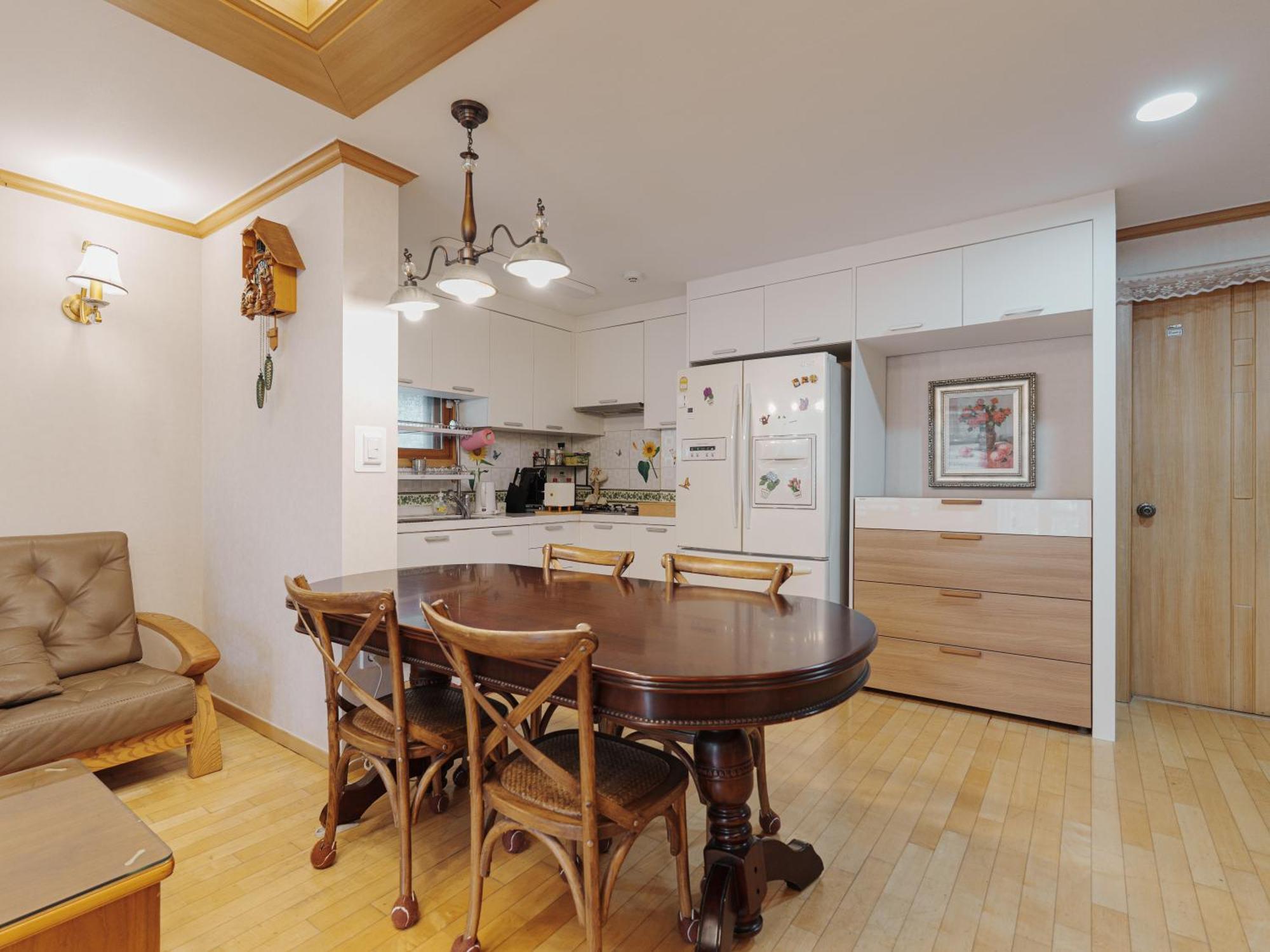 Comfortable Home 10 Min From Hongik University, 5Min From Gajwa Station With Baby Products, 4 Bedrooms 8 People Apartment *