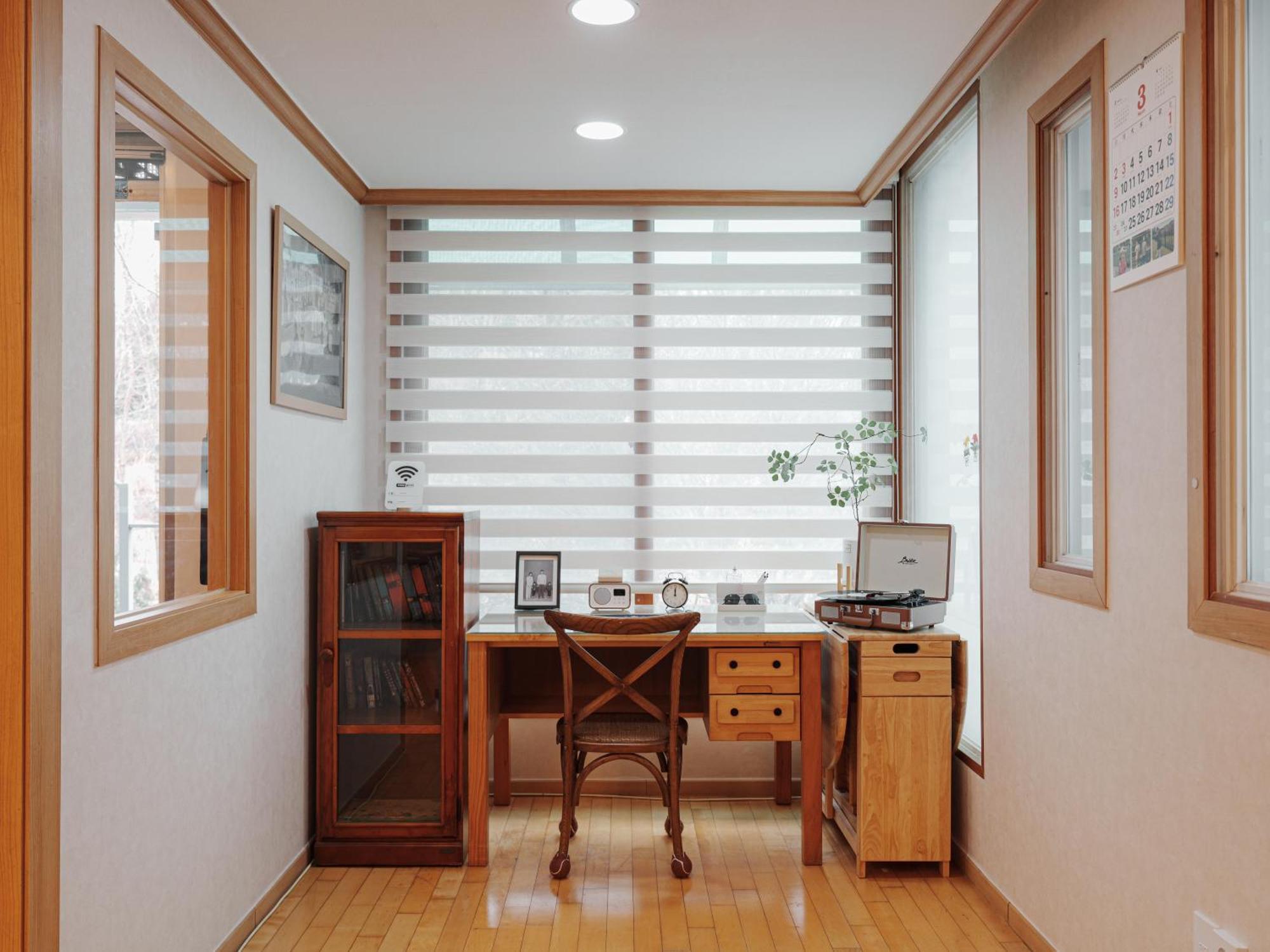 Comfortable Home 10 Min From Hongik University, 5Min From Gajwa Station With Baby Products, 4 Bedrooms 8 People Seoul