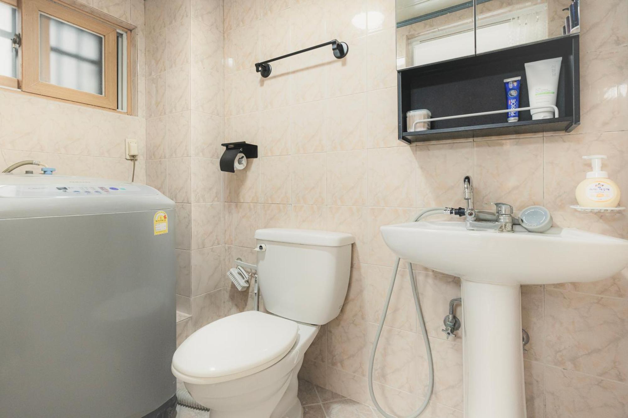 Villa Near Hongdae Station, 30sec On Foot *