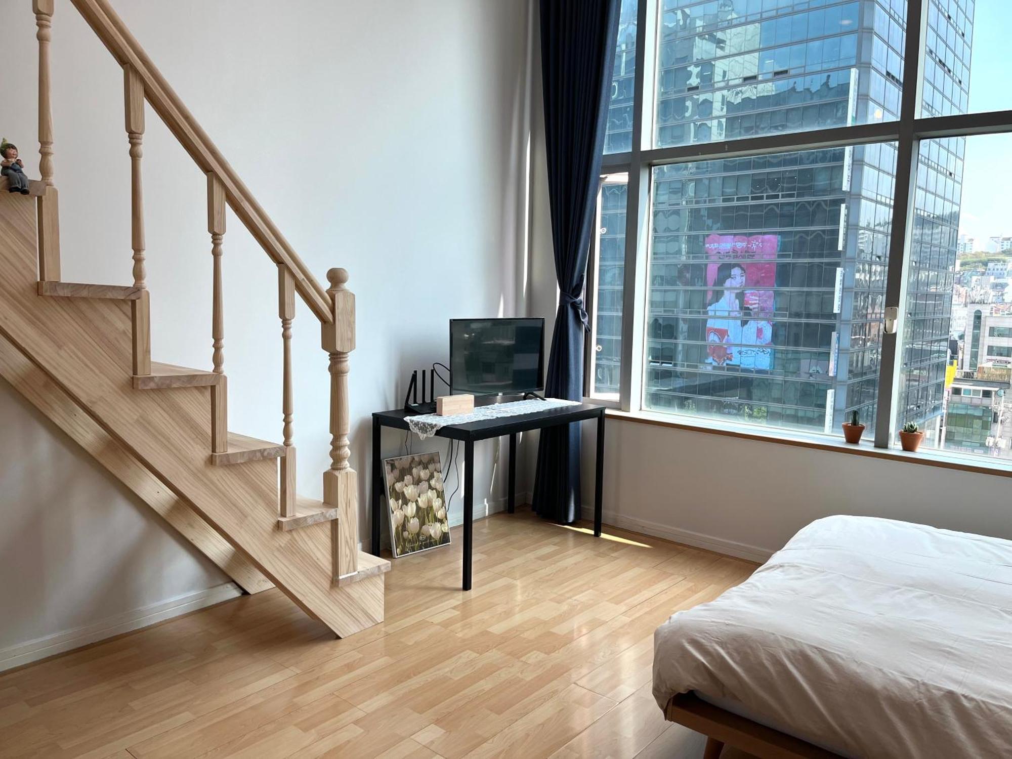 Hongdae Station Loft *