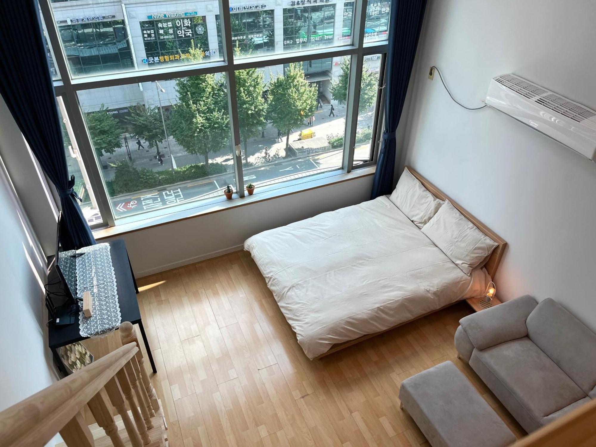 Hongdae Station Loft *