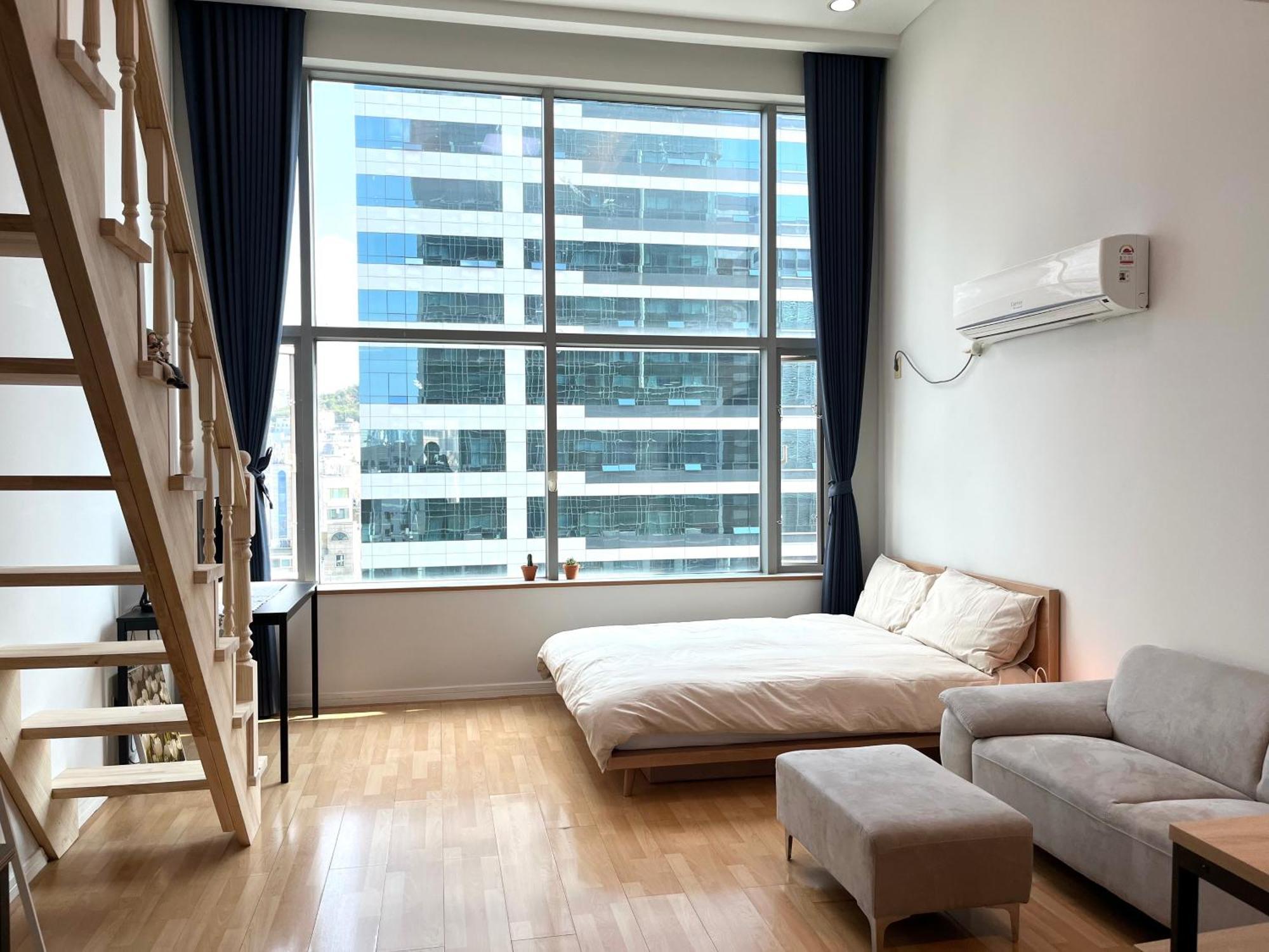 Hongdae Station Loft Apartment *