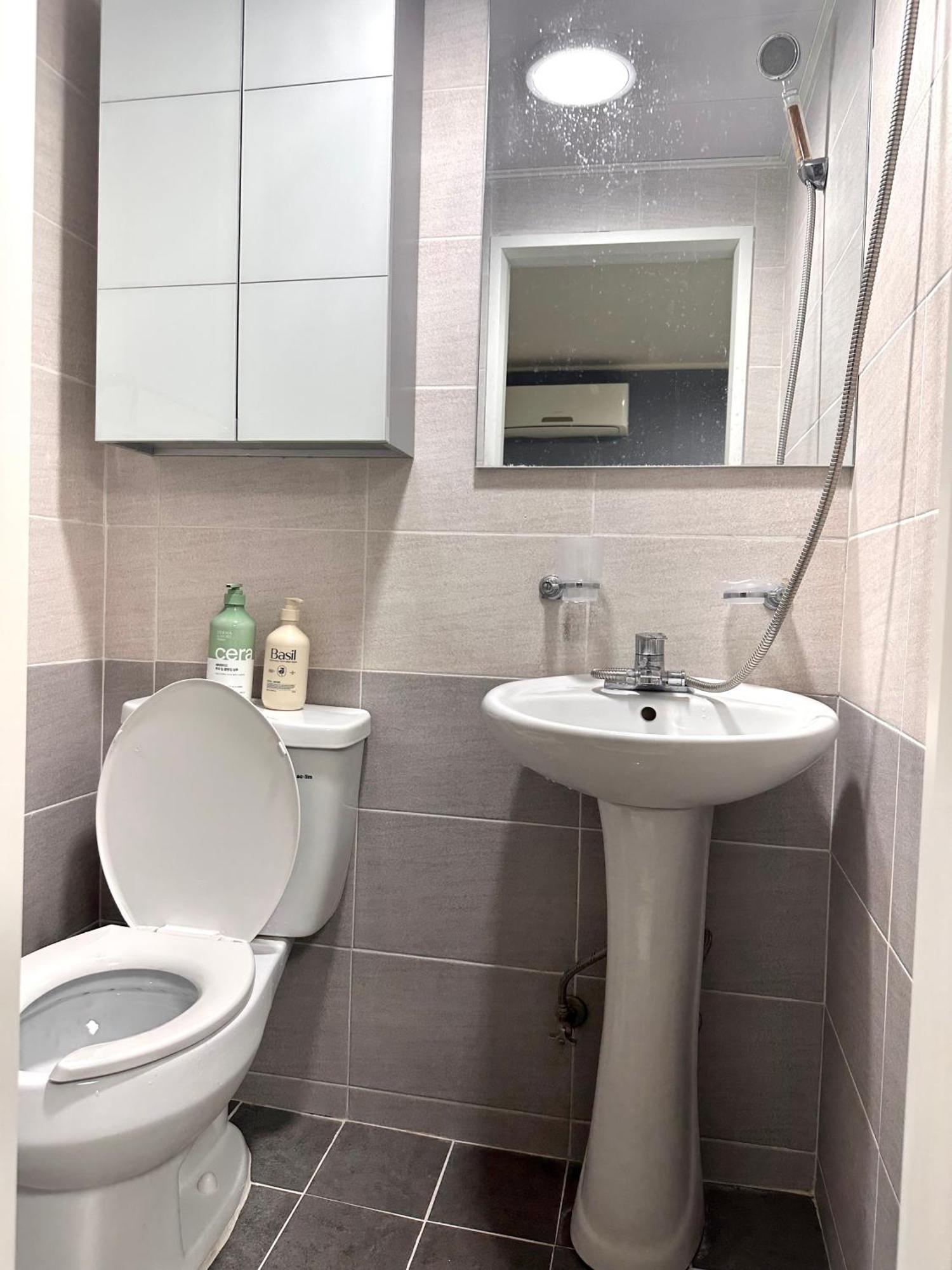 Apartment Nakseongdae Station Is A Two-minute Walk Away From My *