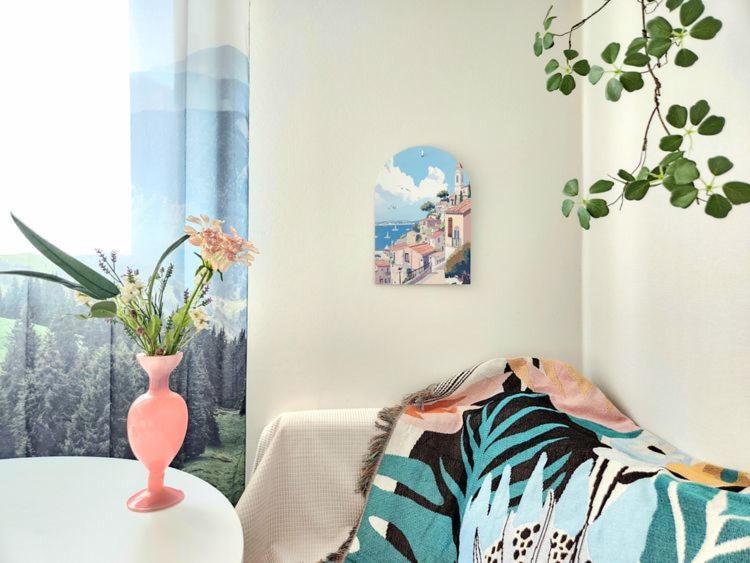 Apartment Modern House Across From Sinsa Garosu-gil, Internet Tv, Parking Available *