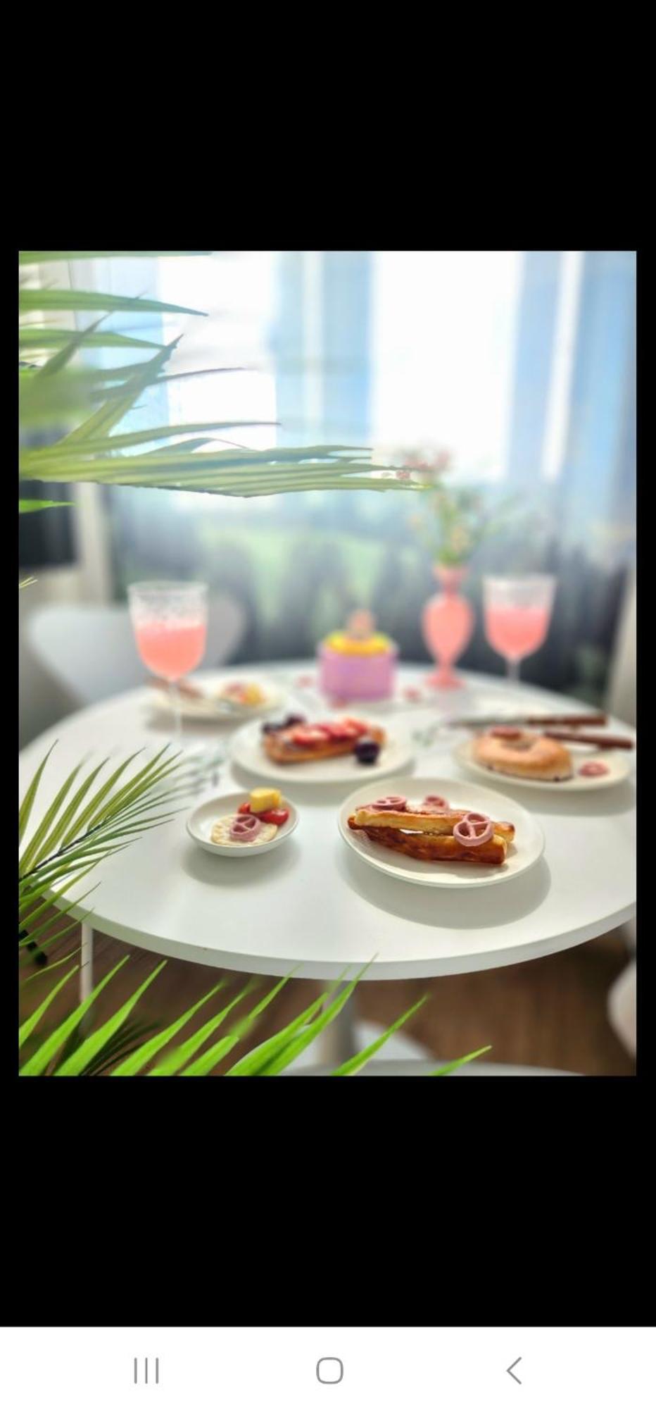 Modern House Across From Sinsa Garosu-gil, Internet Tv, Parking Available Seoul