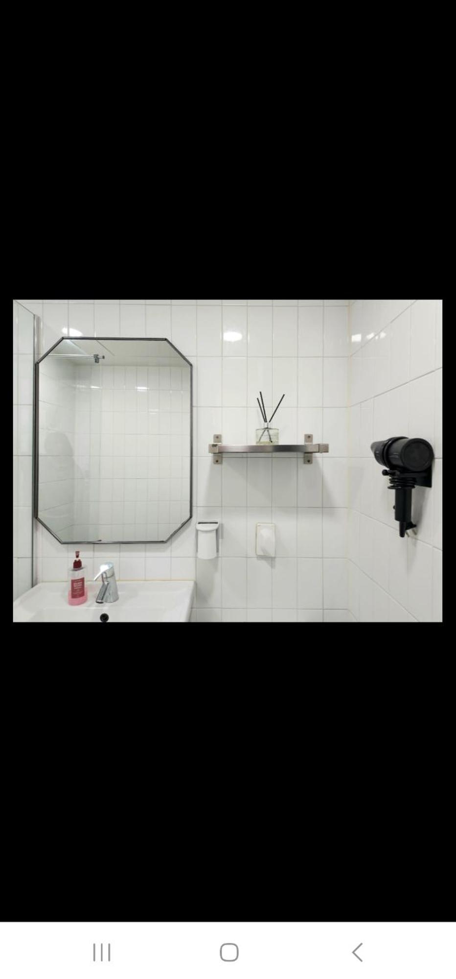 Modern House Across From Sinsa Garosu-gil, Internet Tv, Parking Available Apartment *