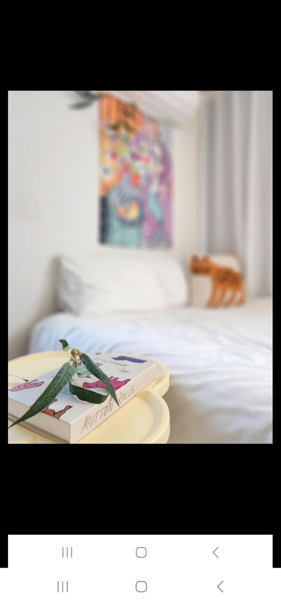 Modern House Across From Sinsa Garosu-gil, Internet Tv, Parking Available *